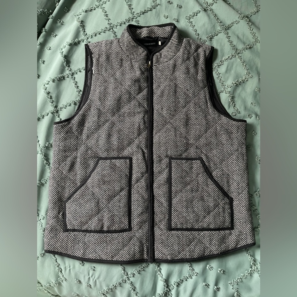 Women’s Black and White Zip-up Puffer Vest - Size 2XL